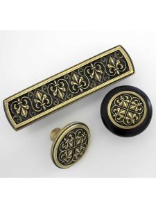 Fleur-de-Lis Cabinet Knob – 1 3/8″ Diameter  |  Knobs Knobs Antique Brass/Antique Copper/Antique Pewter